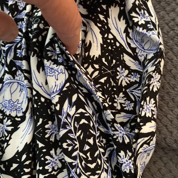 Luna Pants two side pockets with Tasso , elastic waist ban . Size s  never worn. - Picture 6 of 10